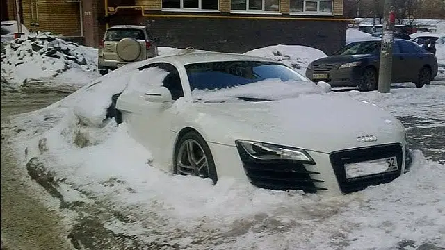 audi-r8-abandoned-in-russian-winter-medium_5