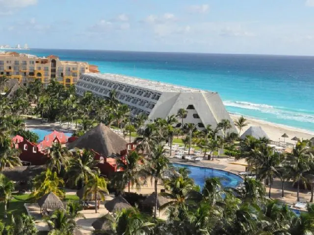 medium_oasis_cancun_6f99ecfc4f30d78c9f2fb29453182a58