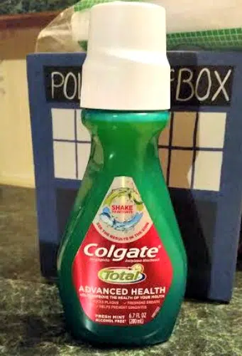 colgate keeps teeth clean