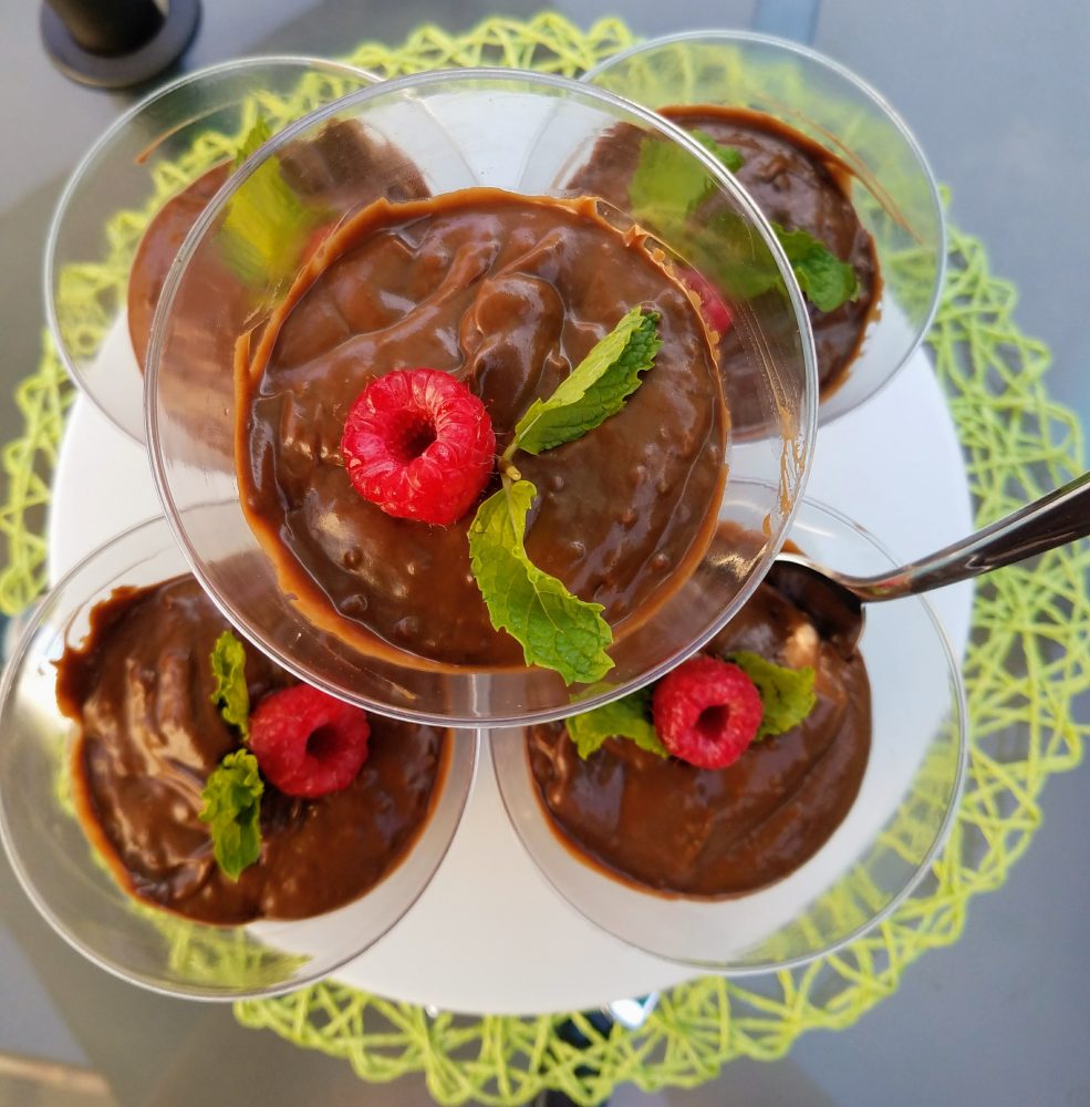 Vegan Avocado Chocolate Chia Pudding for our #AvoParty- so creamy and good! 