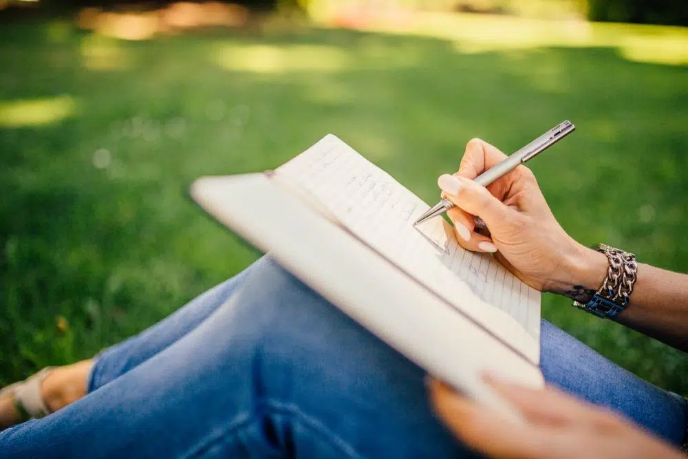 The Pros and Cons of a Cheap Essay Writing Service