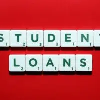 3 Factors to Consider When Choosing a Student Loan