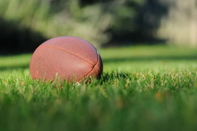 4 Ways to Dress In Style For a Football Game