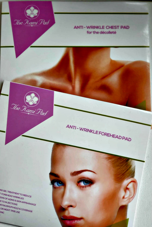 Smooth away wrinkles while you sleep! Reduce the appearance of fine lines and wrinkles caused by aging, sun damage and side-sleeping with The Kami Pad for forehead. This 100% medical-grade silicone pad fights existing wrinkles and prevents new wrinkles from forming.