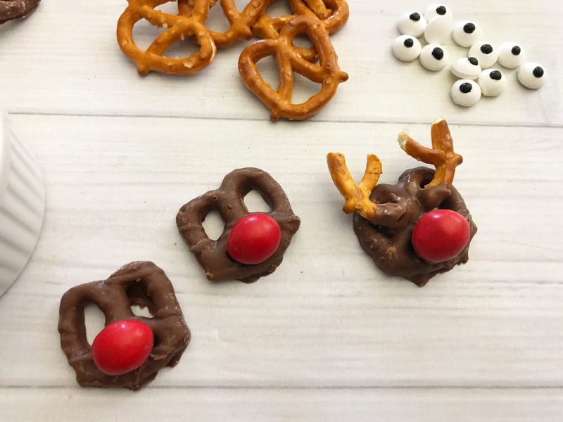 Pretzel Reindeer antler 