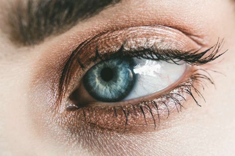 5 Ingredients That Must be in Your Eyelash Serum