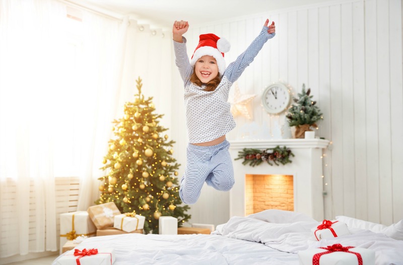 6-creative-and-smart-ways-to-wake-your-kids-on-christmas-morning