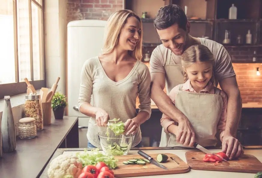 A Parent's Guide to Teaching Kids Healthy Eating Habits