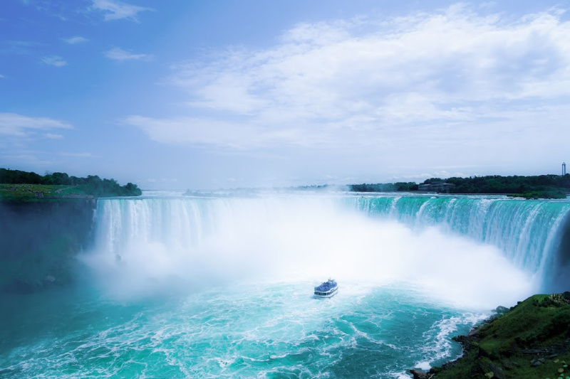 A Guide to Visiting the Canadian Side of the Niagara Falls for Hikers