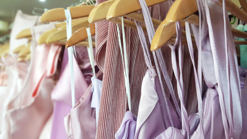 5 Advantages Of Renting Clothes Than Buying Them