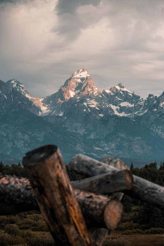 picture of mountains with snow