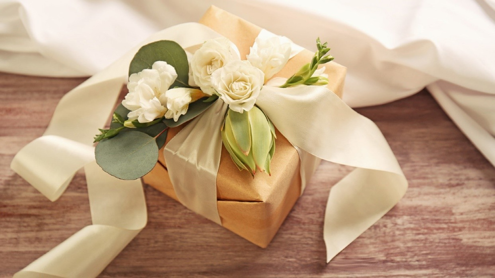 wedding gifts for family