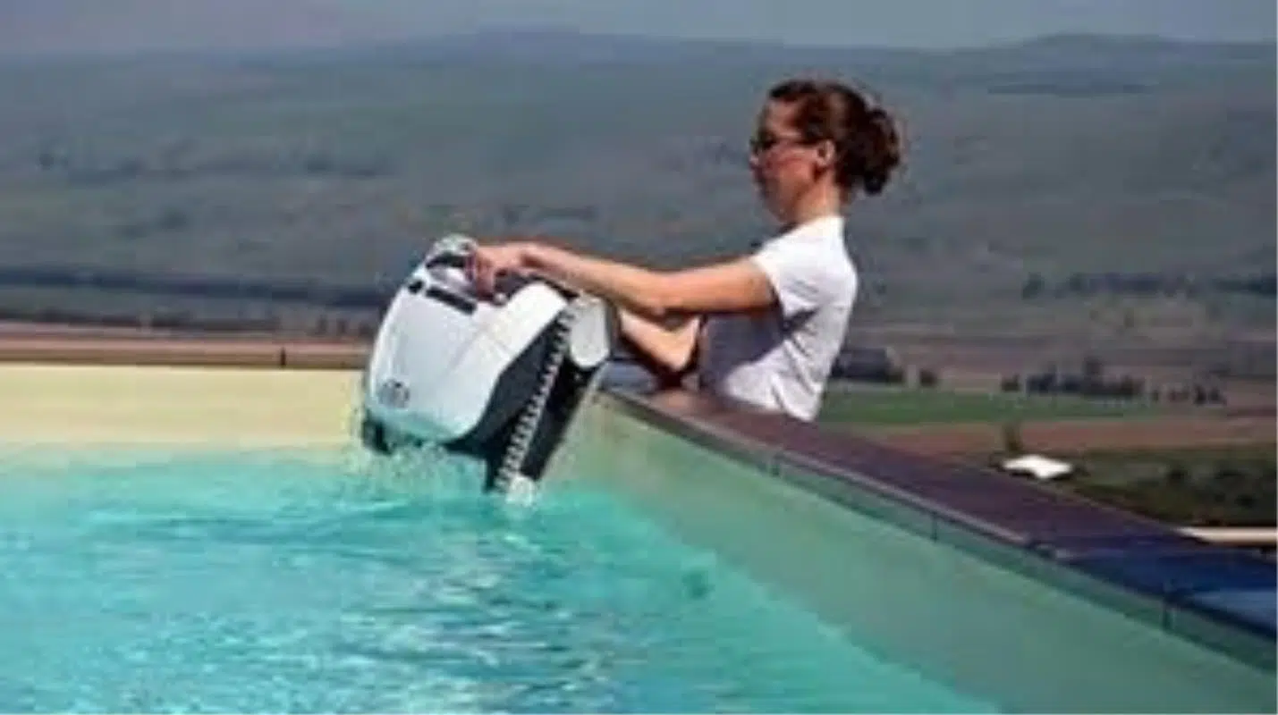 Why You Need To Invest In A Robotic Pool Cleaner Right Now