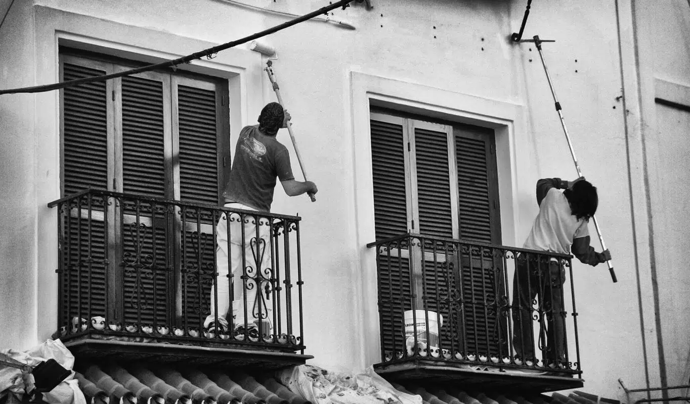 Why It Pays To Hire A Professional Window Cleaner