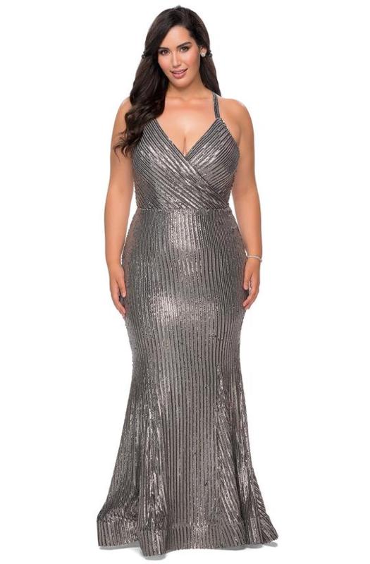 Top Trending Styles Of Cocktail Dresses & Gowns For Plus Size Women