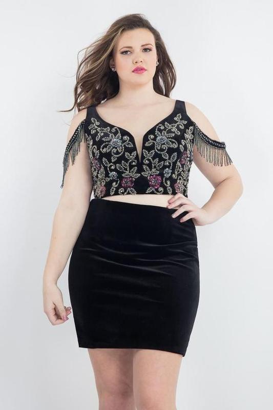 Top Trending Styles Of Cocktail Dresses & Gowns For Plus Size Women