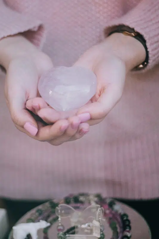 Here&rsquo;s How To Use Crystal Stones For Healing