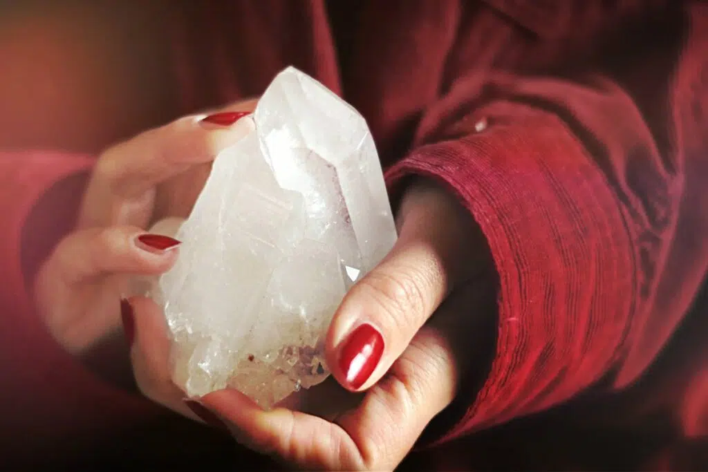 Here&rsquo;s How To Use Crystal Stones For Healing