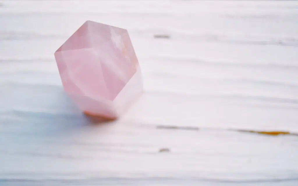 Here&rsquo;s How To Use Crystal Stones For Healing