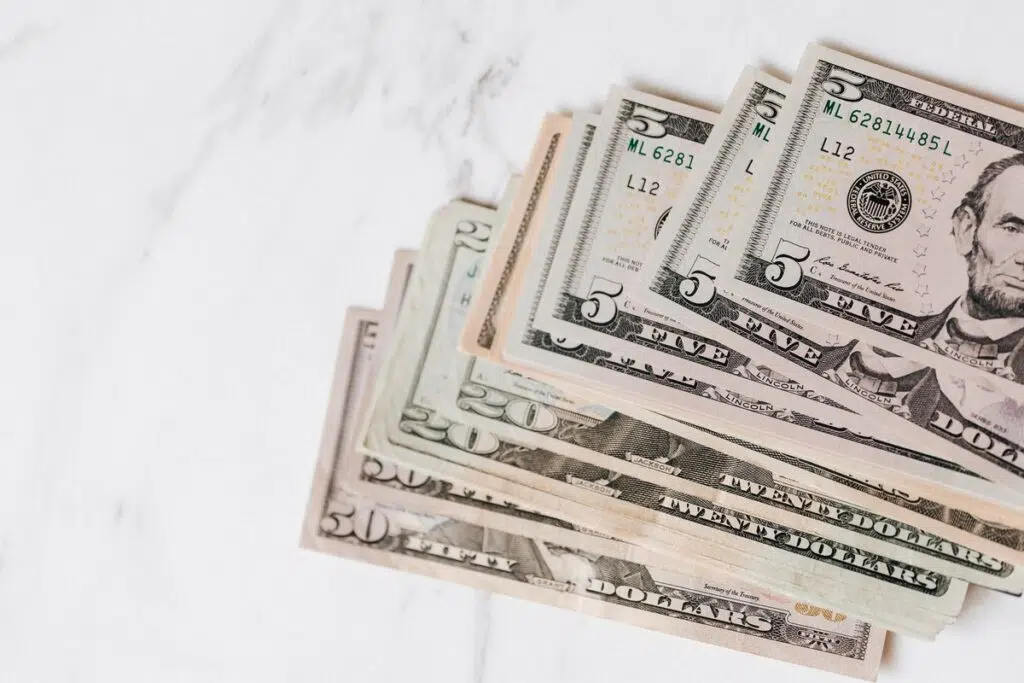 Ace Your Budget This Month With 4 Money-Saving Tips