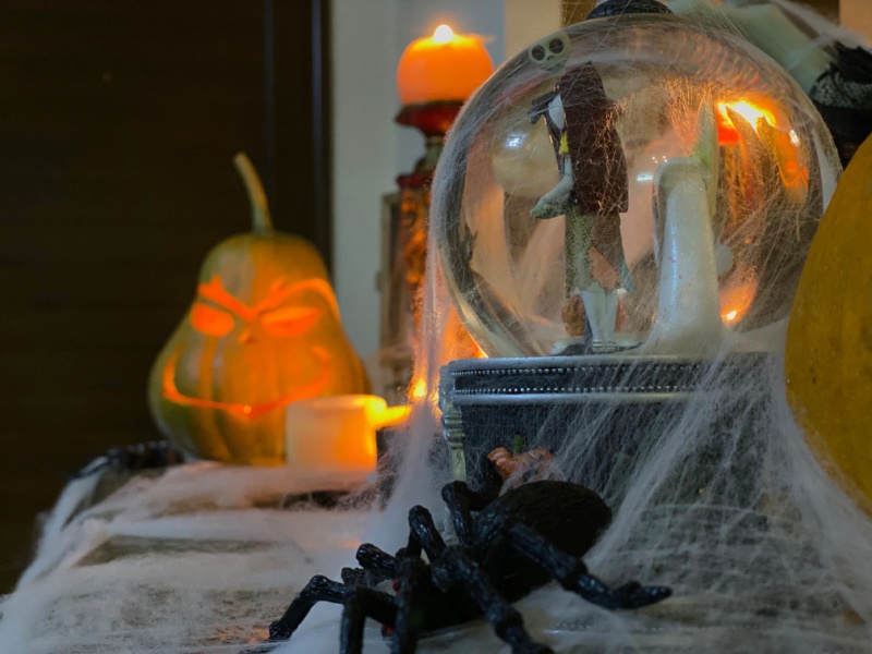 3 DIY Ideas To Make Your Yard Look Hauntingly Boo-tiful For Halloween