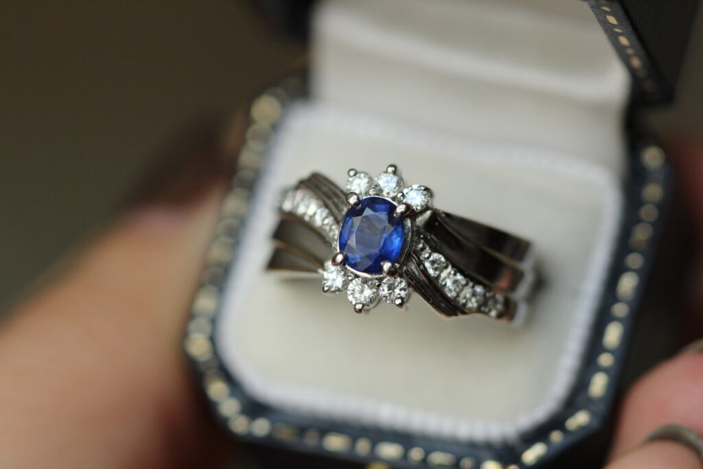 Best Place To Buy Engagement Ring: Brick & Mortar Or Online Stores