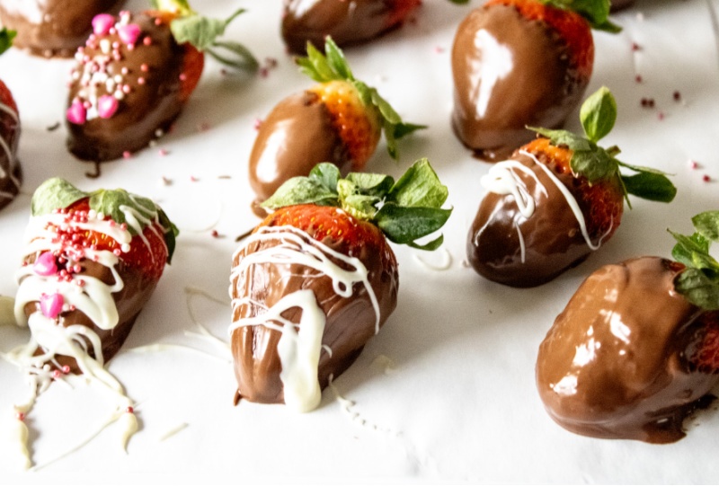 Quick Chocolate Dipped Strawberries