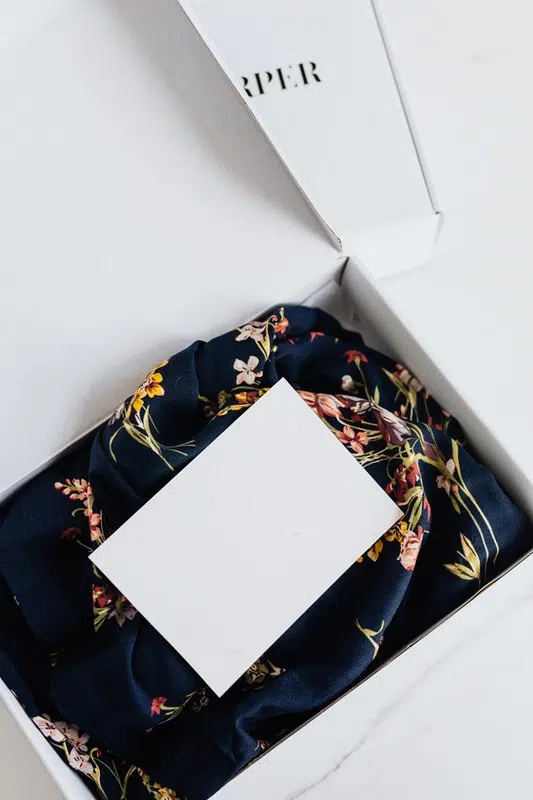 6 Essential Benefits Of Partnering With A Clothing Label Company