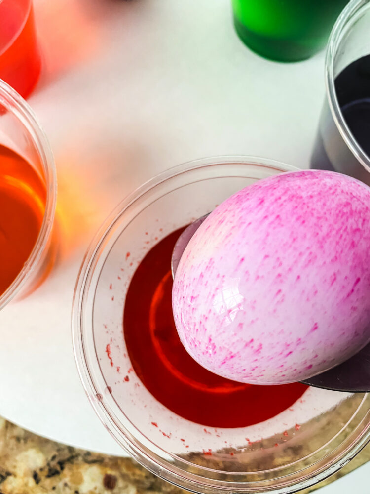 How to Dye Easter Eggs