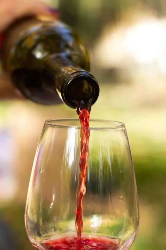 Why Is Honey Wine Becoming A Staple At Summer Evening Parties 