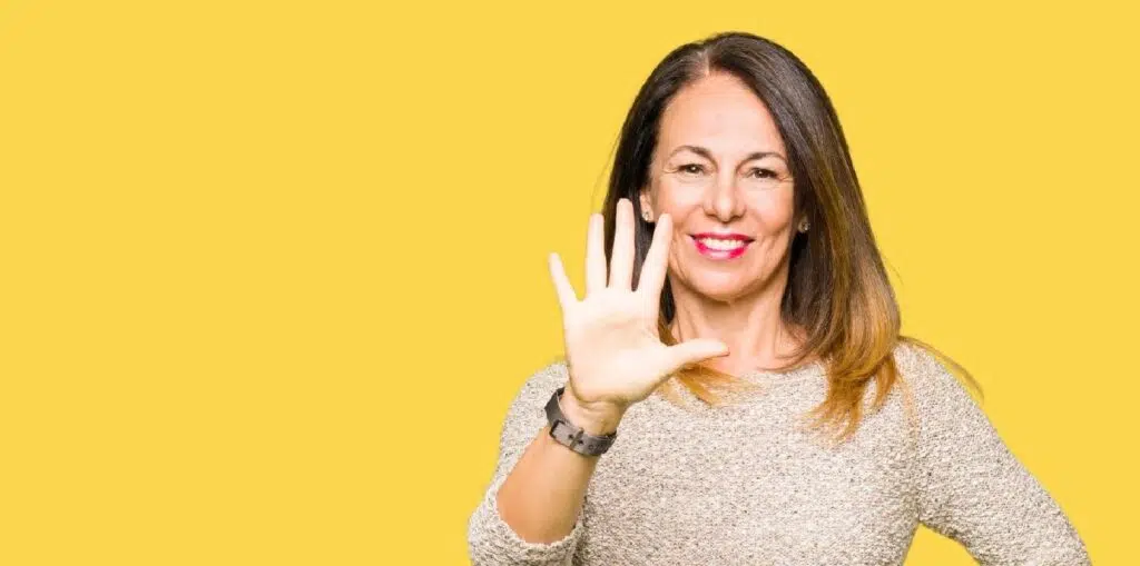 5 Tips To Support Your Scalp's Hair-Building Functions Over 40