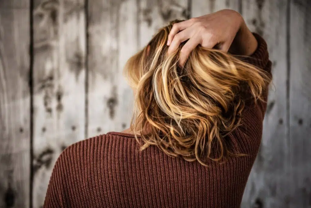 5 Tips To Support Your Scalp's Hair-Building Functions Over 40