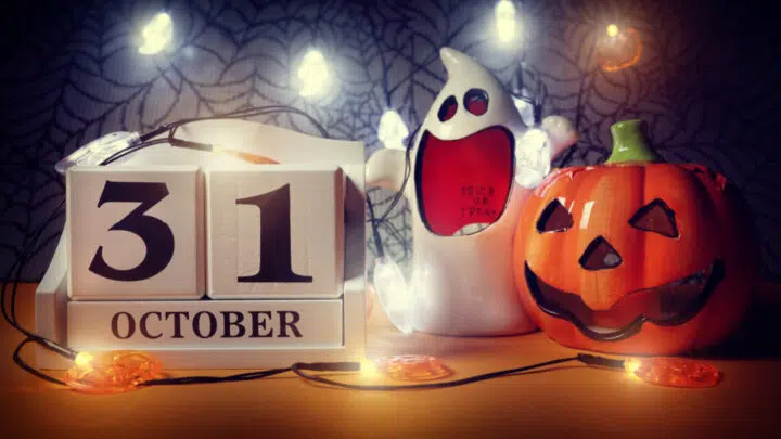 Halloween calendar date 31st October with pumpkin and ghost