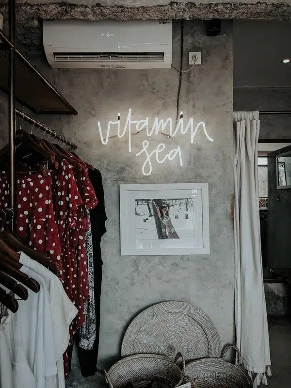 Neon Signs - What Makes Them A Popular Home Decor Trend