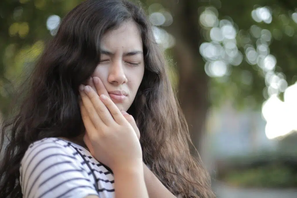 What Are The Early Signs Of Dental Trouble?