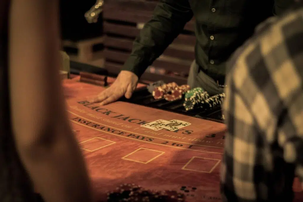 Buying A Poker Table? Here Is A Useful Guide For First Time Shoppers
