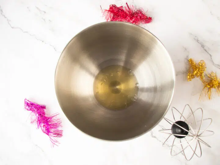 CHRISTMAS MERINGUE POPS RECIPE