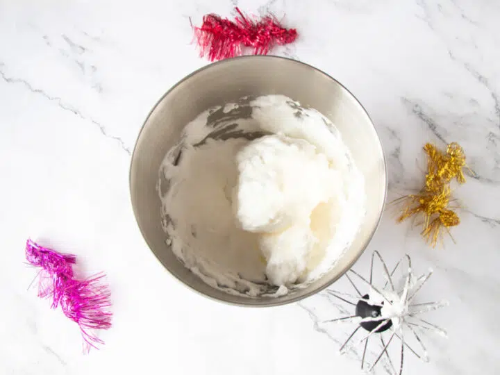 CHRISTMAS MERINGUE POPS RECIPE