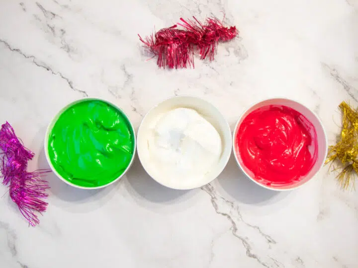 CHRISTMAS MERINGUE POPS RECIPE