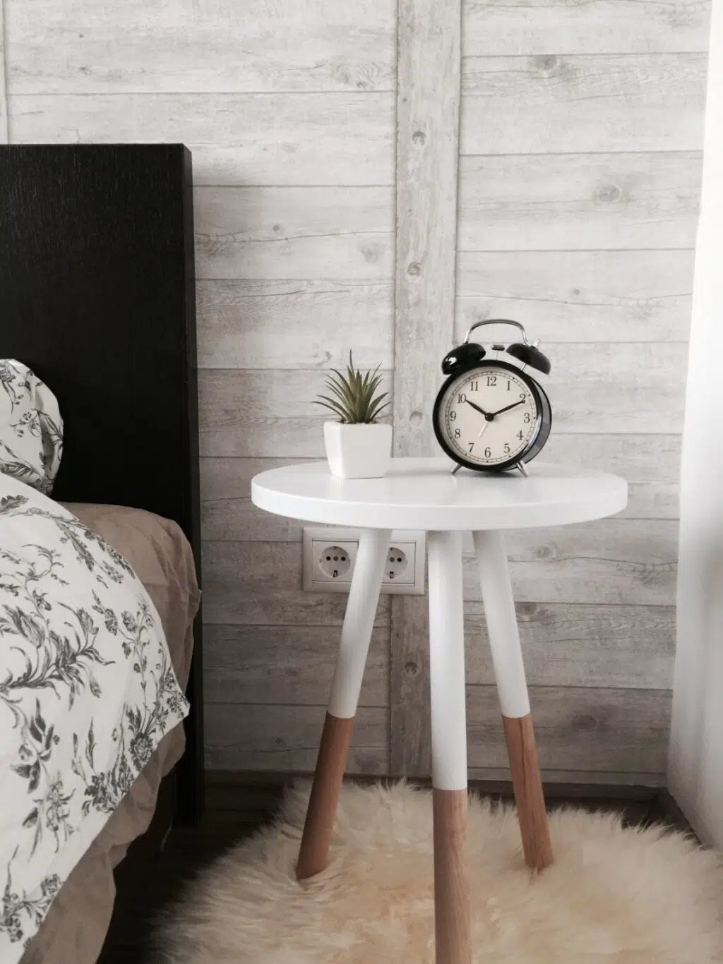 Reasons to Invest in Farmhouse Furniture for your Home 