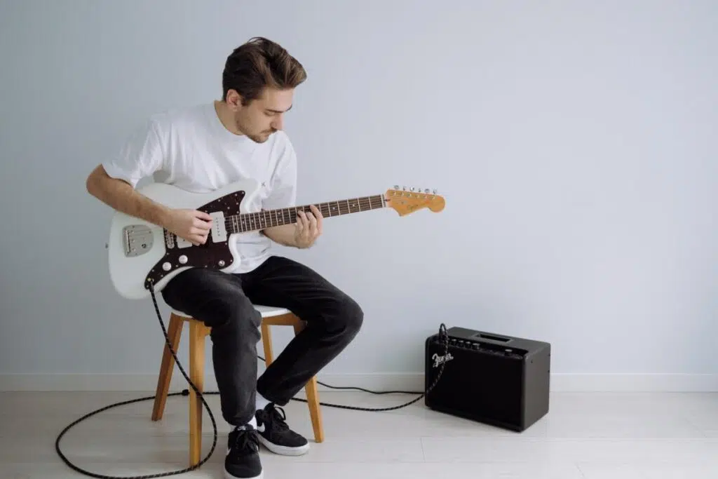 6 Helpful Tips Every Guitar Player Needs To Hear