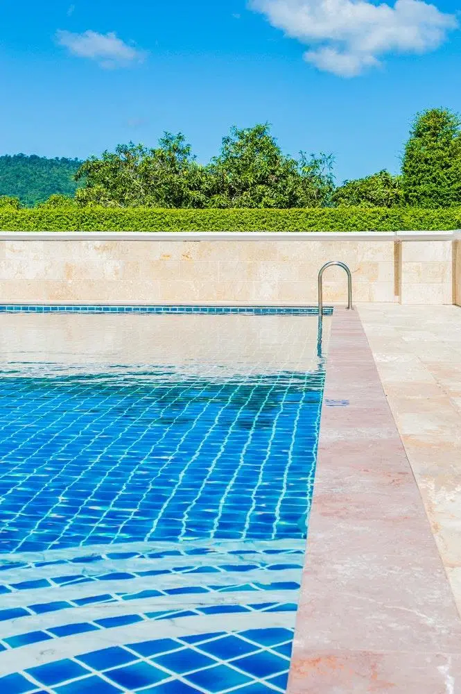 Things To Know When Installing A Swimming Pool Cover Reel And Enclosure