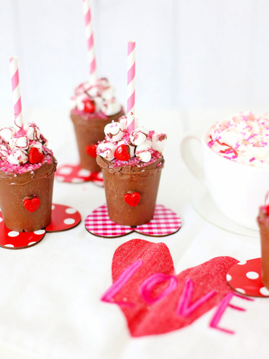Valentine’s Day Hot Cocoa Bomb Cups
