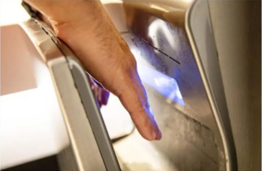 How To Properly Use A Hand Dryer