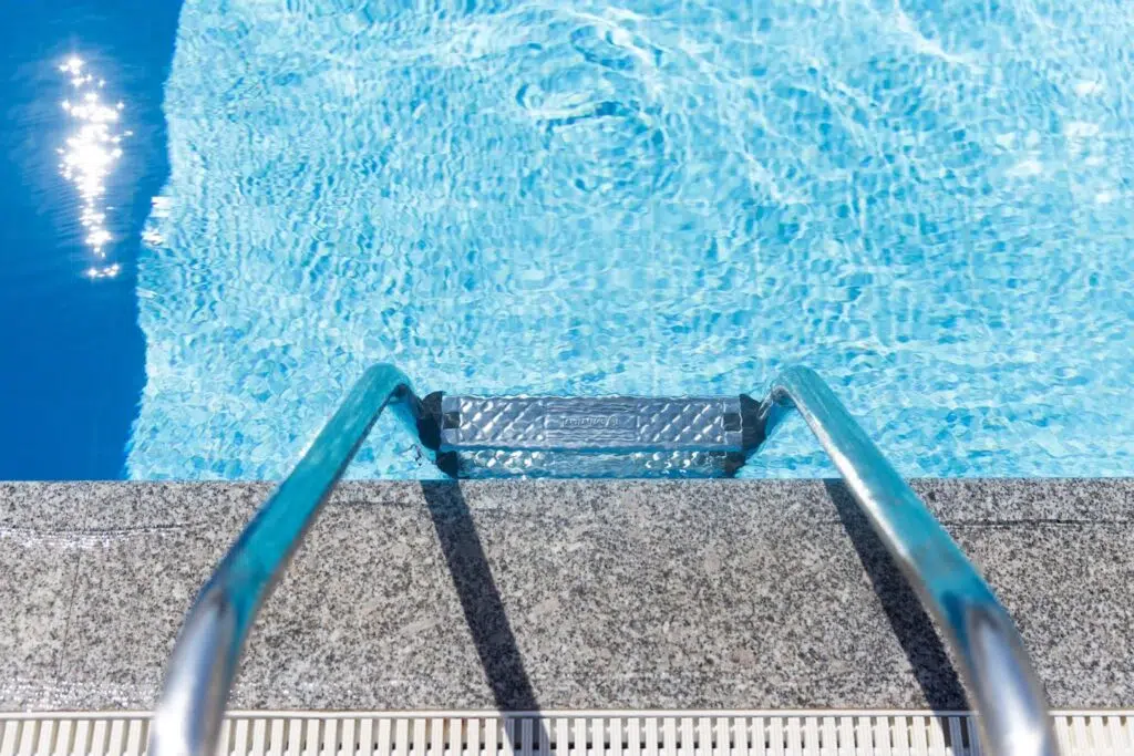 Maintaining A Healthy Swimming Pool Is Easy With The Help Of These Tips