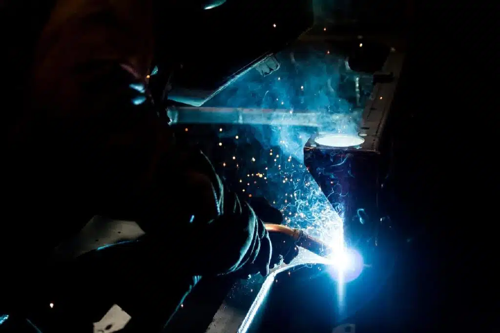 Choosing The Best Weld Fume Contractor? Consider These 5 Tips