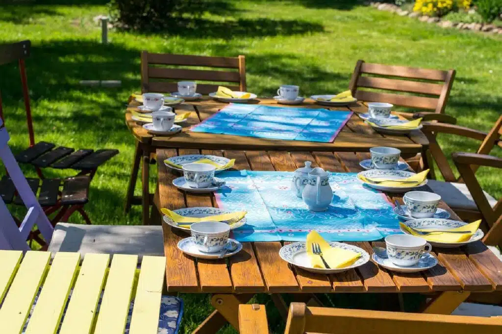 All You Need For An Awesome Backyard Party With The Friends