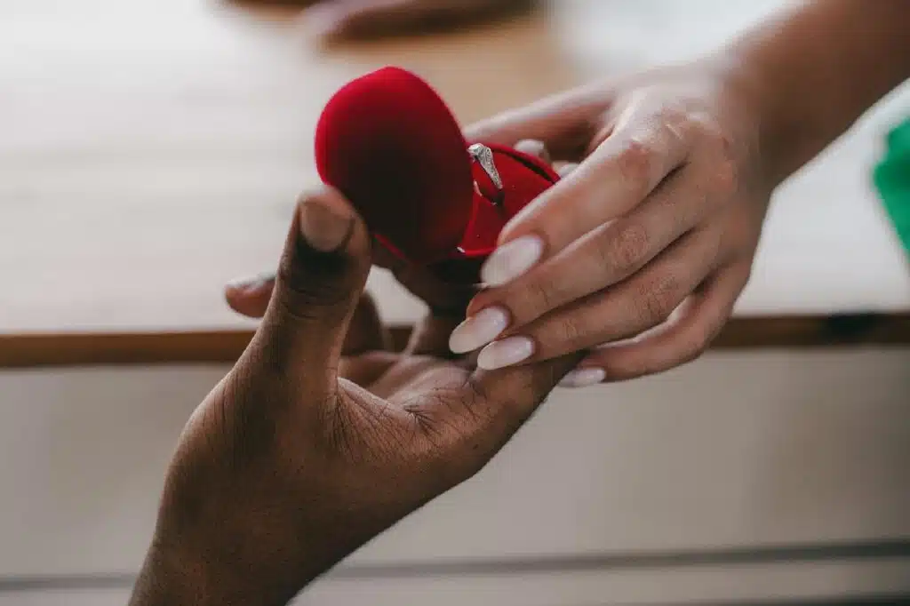 Etiquette Rules You Need To Know About Engagement Rings