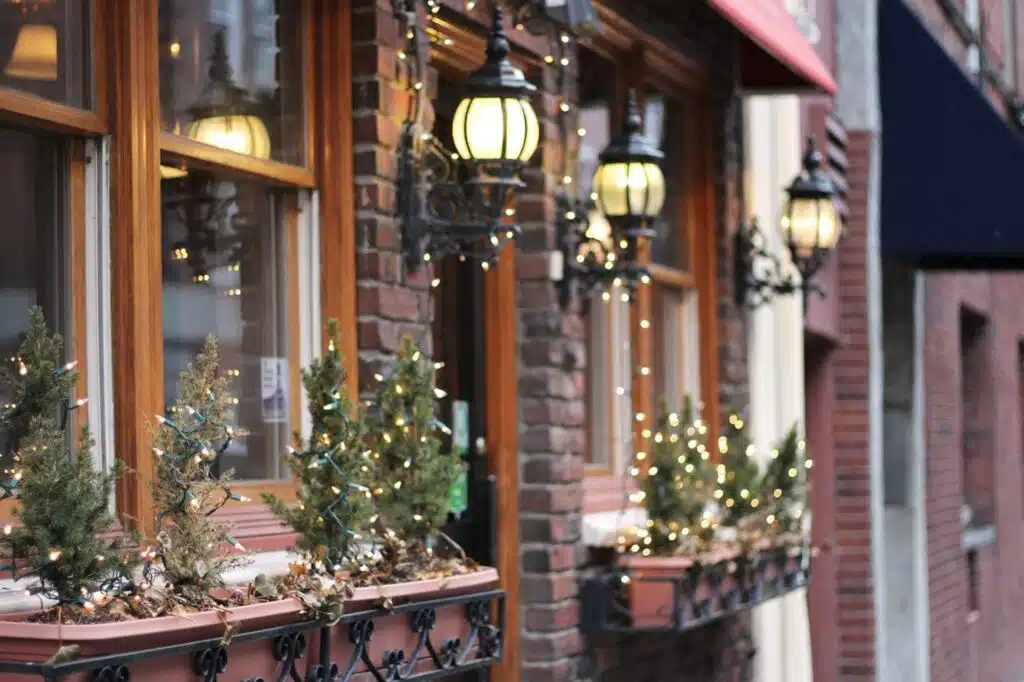 How To Get The Right Lights For Your Home For Holiday Season