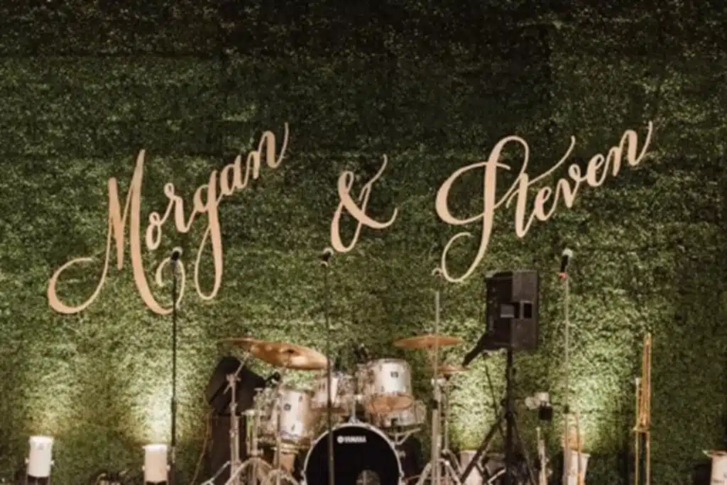 8 Ways To Dress Up Your Wedding Band Stage
